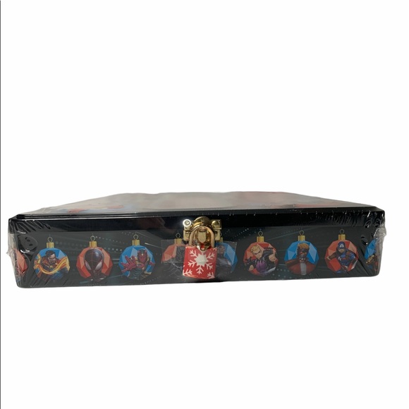 Marvel countdown to Christmas tin & book - Picture 5 of 5